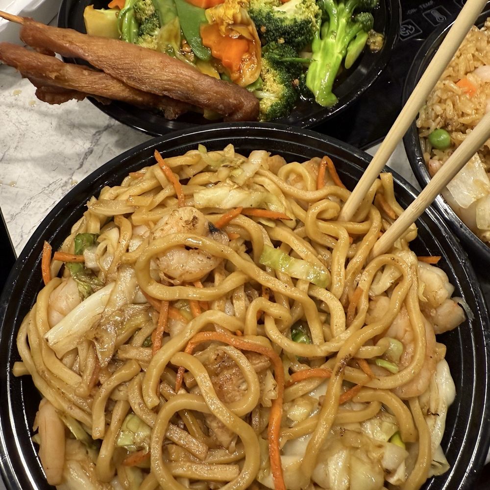 Happy Chen - 124. House Special Lo Mein - Chinese Near Me - Carlisle, Pennsylvania Happy Chen - 124. House Special Lo Mein - Chinese Near Me - Carlisle, Pennsylvania