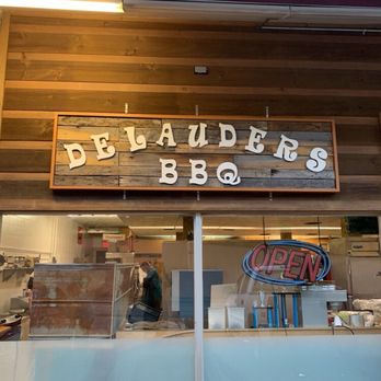 Delauders  BBQ - Barbeque Near Me - Sevierville, Tennessee