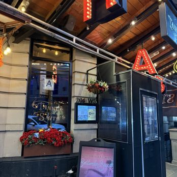 Tanner Smiths - Cocktail Bars Near Me - New York, New York