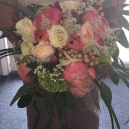 The flowers that Michelle chose for my bouquet was absolutely beautiful I highly recommend all of her services