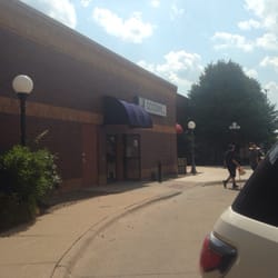 Goodwill Of Central Iowa - Store entrance