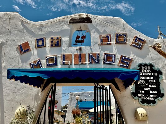 Los Dos Molinos by null