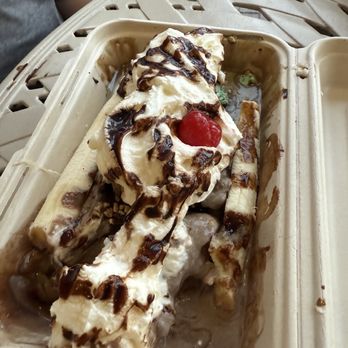 Bob's Twist N' Shake - Banana split with mint chocolate chip, chocolate and rocky road. Huge. - Ice Cream & Frozen Yogurt Near Me - Venice, Florida