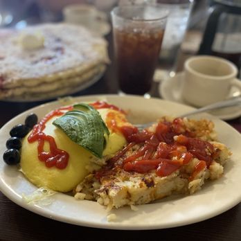 The Griddle Cafe - Cobb Omelette - Breakfast & Brunch Near Me - Los Angeles, California The Griddle Cafe - Cobb Omelette - Breakfast & Brunch Near Me - Los Angeles, California