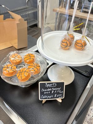 Confectioneiress Cupcakes & Sweets