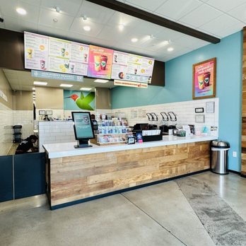 Robeks Fresh Juices & Smoothies - Counter with self-service kiosk on the left - Juice Bars & Smoothies Near Me - Temecula, California