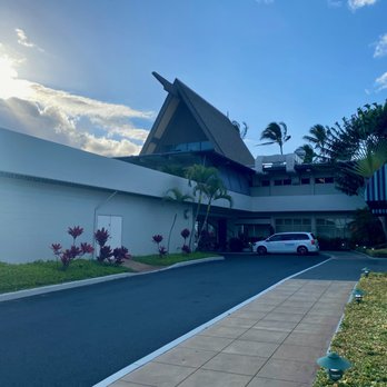 Maui Beach Hotel - Entrance to hotel - Hotels Near Me - Kahului, Hawaii Maui Beach Hotel - Entrance to hotel - Hotels Near Me - Kahului, Hawaii