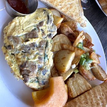 Minnoz Restaurant & Lounge - Spinach, mushroom & cheese omelet with the best crispiest homemade potatoes. - Seafood Near Me - Nanaimo, British Columbia Minnoz Restaurant & Lounge - Spinach, mushroom & cheese omelet with the best crispiest homemade potatoes. - Seafood Near Me - Nanaimo, British Columbia