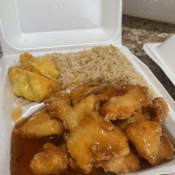 Lucky House - Orange chicken w/ white meat, rice, and crab Rangoon. Another very good dish! - Chinese Near Me - St Robert, Missouri