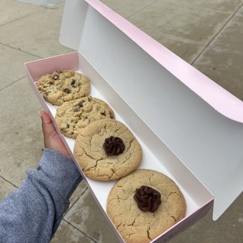 Crumbl - North Shore - Chocolate chip and peanut butter - Bakeries Near Me - Glendale, Wisconsin Crumbl - North Shore - Chocolate chip and peanut butter - Bakeries Near Me - Glendale, Wisconsin