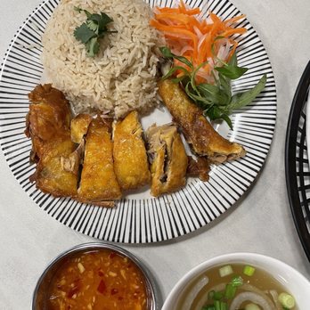 Pho Ga Vang - Fried chicken leg rice platter - Vietnamese Near Me - Falls Church, Virginia Pho Ga Vang - Fried chicken leg rice platter - Vietnamese Near Me - Falls Church, Virginia