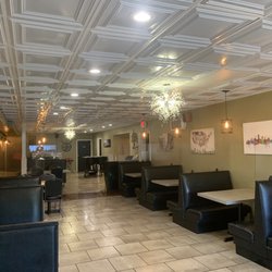 Fizzlestix - Our cute family friendly dining room.