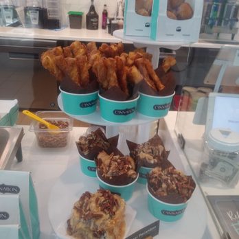 Cinnabon - Bakeries Near Me - Sacramento, California