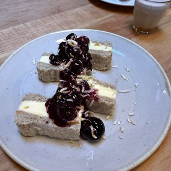 State Bird Provisions - Macaron ice cream sandwich - Tapas/Small Plates Near Me - San Francisco, California