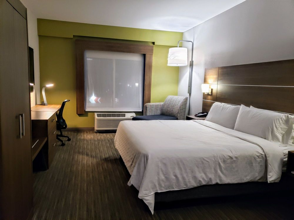 HOLIDAY INN EXPRESS & SUITES CHICAGO NORTHWAUKEGANGURNEE Updated