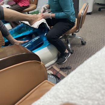 Nail Tech - No liner for each use in pedicure tub, and didnt sanitize it . - Nail Salons Near Me - Daly City, California Nail Tech - No liner for each use in pedicure tub, and didnt sanitize it . - Nail Salons Near Me - Daly City, California