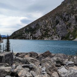 Alpine Lakes Wilderness - Colchuck Lake | Instagram: @telephonesmoothie