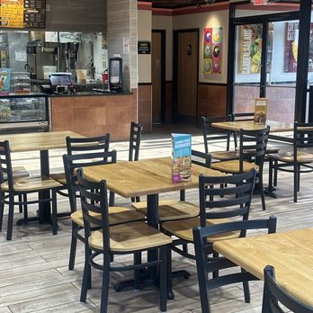 Golden Chick - Dining area - Fast Food Near Me - Mt. Vernon, Texas Golden Chick - Dining area - Fast Food Near Me - Mt. Vernon, Texas