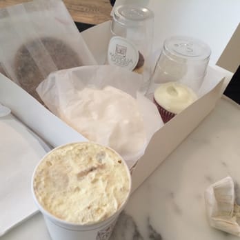 Magnolia Bakery - Banana pudding, banana cream pie, a cookie, and two cupcakes - Bakeries Near Me - Chicago, Illinois Magnolia Bakery - Banana pudding, banana cream pie, a cookie, and two cupcakes - Bakeries Near Me - Chicago, Illinois