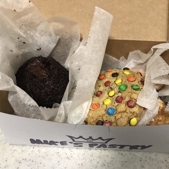 Mike's Pastry - Chocolate fudge cupcake, m&m cookie, hazelnut cannoli - Bakeries Near Me - Cambridge, Massachusetts Mike's Pastry - Chocolate fudge cupcake, m&m cookie, hazelnut cannoli - Bakeries Near Me - Cambridge, Massachusetts