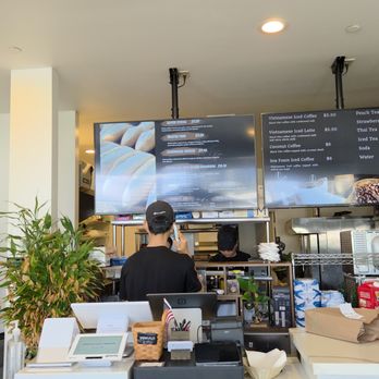 Le’s Banh Mi - Inside - Cafes Near Me - Honolulu, Hawaii