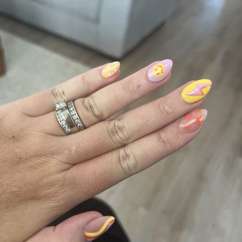 V Nails & Spa - Nail Salons Near Me - Riverside, California