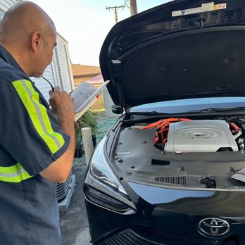 Jan's Towing - Reviewing car manual for a hydrogen engine - Towing Near Me - Azusa, California
