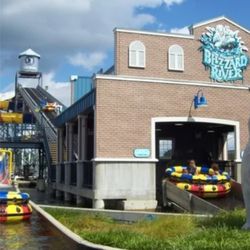 The Penguin’s Blizzard River - 11/1/19 on very hot days, large umbrellas are opened so you can stay cook. The lines can be very long.