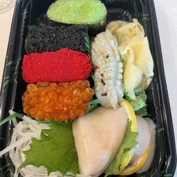 Mixed a la carte sushi including Salmon Roe, Squid, Black Tobiko, Wasabi Tobiko, Flying Fish Roe, White Tuna, and Scallop