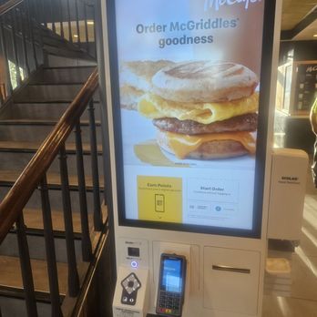 McDonald's - Kiosk - Fast Food Near Me - Independence, Ohio