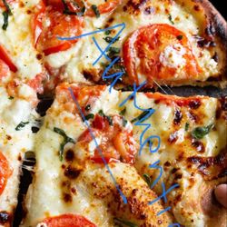 Francesco's Ristorante - Example of an authentic US Margherita pizza