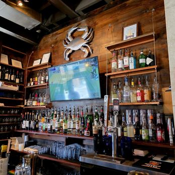 Charleston Crab House - Bar - Seafood Near Me - Charleston, South Carolina