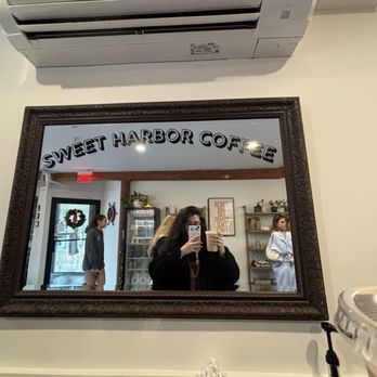 Sweet Harbor Coffee - Vanilla latte - Coffee & Tea Near Me - Roslyn, New York Sweet Harbor Coffee - Vanilla latte - Coffee & Tea Near Me - Roslyn, New York