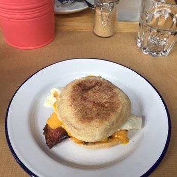 Monkey - Bacon egg cheddar sandwich - Burgers Near Me - Chamonix-Mont-Blanc, 74