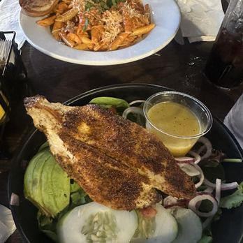 Captain Jack's Island Grill - Tropical salad with blackened fish - American Near Me - Lahaina, Hawaii