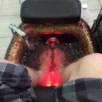 Queen Nails - I love these chairs, and the foot baths are always nice and hot - Nail Salons Near Me - Crystal Lake, Illinois