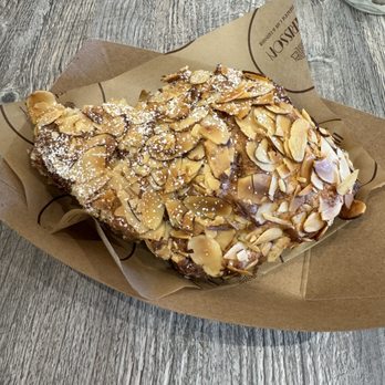 Le Hérisson - Almond croissant - Cafes Near Me - Simi Valley, California Le Hérisson - Almond croissant - Cafes Near Me - Simi Valley, California