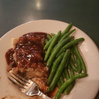 Murphy’s Irish Pub - Meat and potato pie with a side of green beans - Irish Near Me - Virginia Beach, Virginia