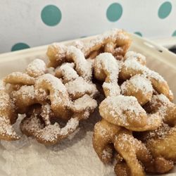 Funellas Funnel Cake - Small traditional funnel cake