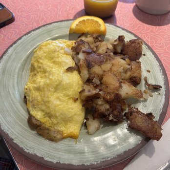 Bonnie Lu's - Meat omelette with country potatoes - Cafes Near Me - Ojai, California Bonnie Lu's - Meat omelette with country potatoes - Cafes Near Me - Ojai, California