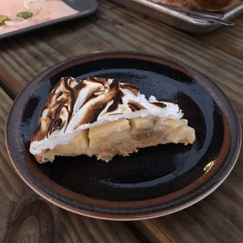 Wood's Chapel BBQ - Banana pudding pie - Barbeque Near Me - Atlanta, Georgia Wood's Chapel BBQ - Banana pudding pie - Barbeque Near Me - Atlanta, Georgia