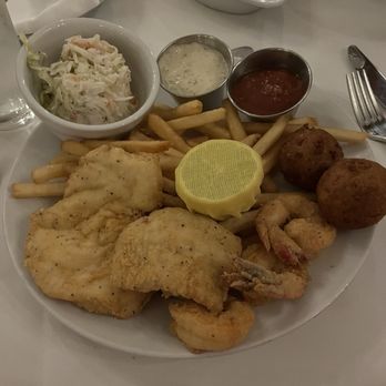 Hank's Seafood Restaurant - Seafood Near Me - Charleston, South Carolina Hank's Seafood Restaurant - Seafood Near Me - Charleston, South Carolina