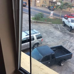 Hostel City Maui 2 - Broken window with glass falling out