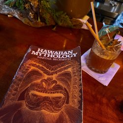 Aumakua Kava Lounge - Good read while having a drink