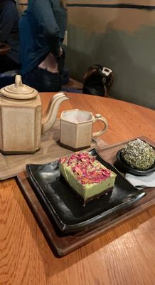 Dobra Tea West by null