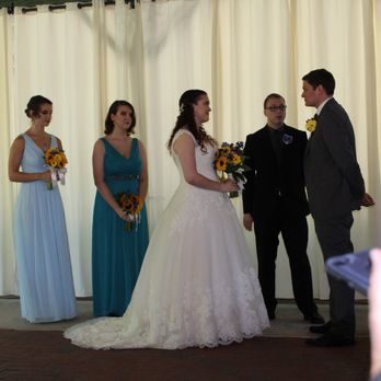 Vandiver Inn - Wedding ceremony in the pavilion - Hotels Near Me - Havre De Grace, Maryland Vandiver Inn - Wedding ceremony in the pavilion - Hotels Near Me - Havre De Grace, Maryland