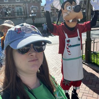 Main Street, U.S.A. - Characters are in full force in the mornings! - Amusement Parks Near Me - Anaheim, California Main Street, U.S.A. - Characters are in full force in the mornings! - Amusement Parks Near Me - Anaheim, California