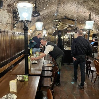 Zwölf Apostelkeller - Wine Bars Near Me - Vienna, 9 Zwölf Apostelkeller - Wine Bars Near Me - Vienna, 9