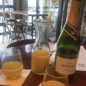 Izzy Hops - Mimosas! - Burgers Near Me - Milwaukee, Wisconsin