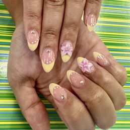 Nails with yellow tips and a flower Nails with yellow tips and a flower